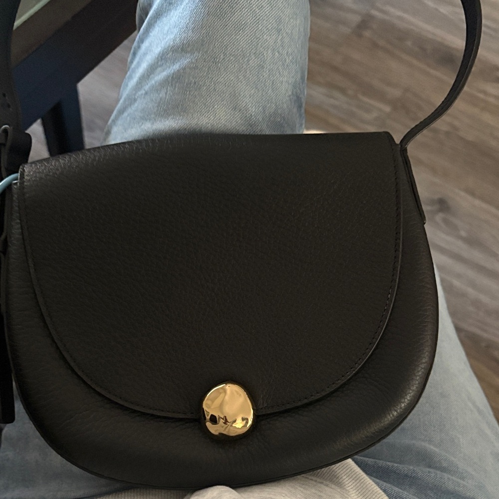 Elegant Black Leather Shoulder Bag (Madewell)